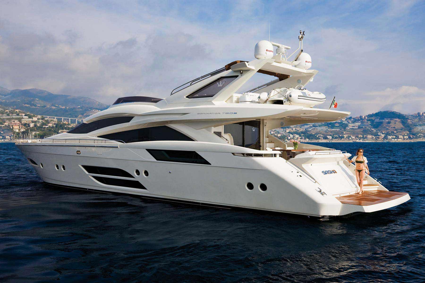 dominator 780 yacht price